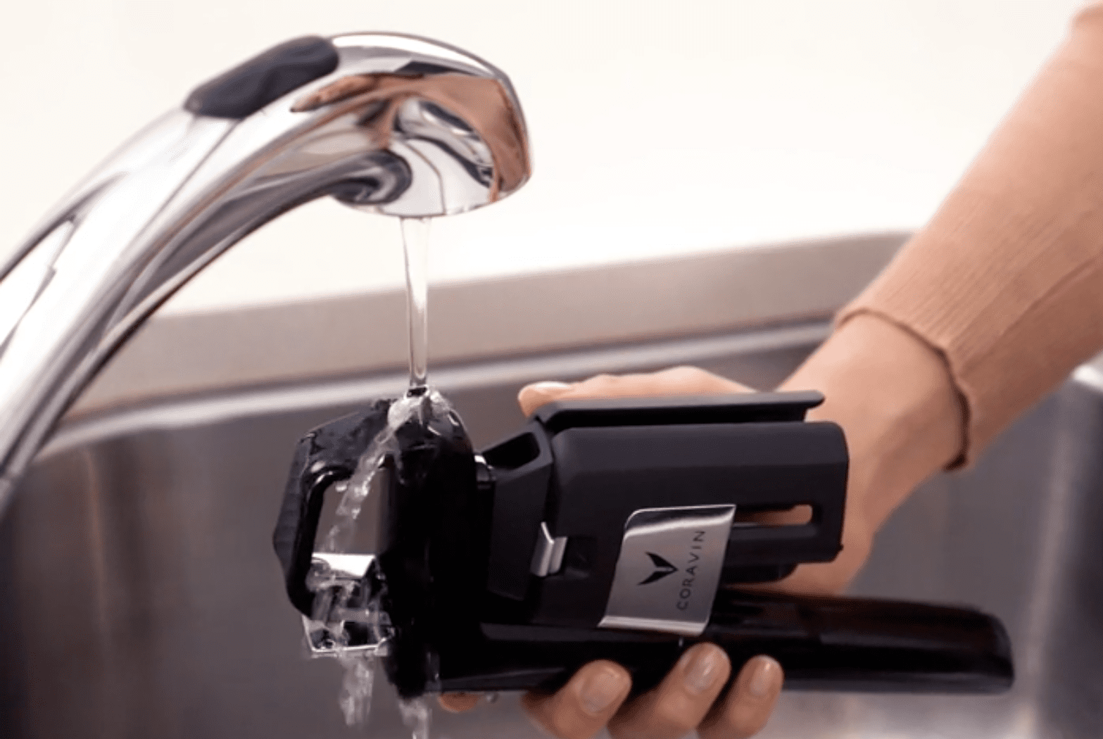 コラヴァンシステムの掃除方法：創設者からのヒント – Coravin APAC
